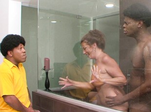 الاستحمام, كبيرة-الثدي, أسلوب-هزلي, استمناء, ناضجة, لسان, قذف-على-الجسم, عرقي, أمي, أسود